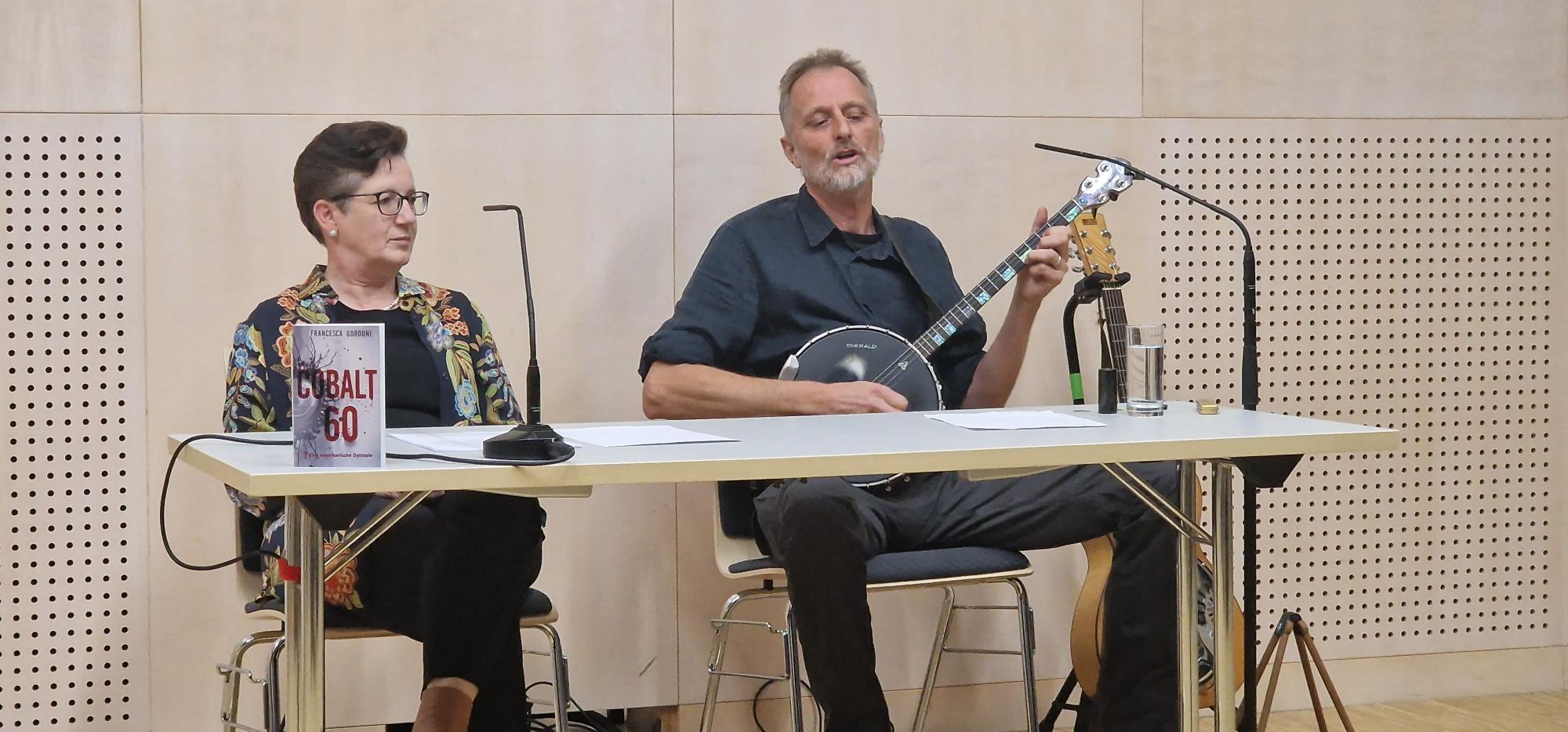 Lesung aus Cobalt 60 am 27.11.2025 mit Musik von Silverfuchs